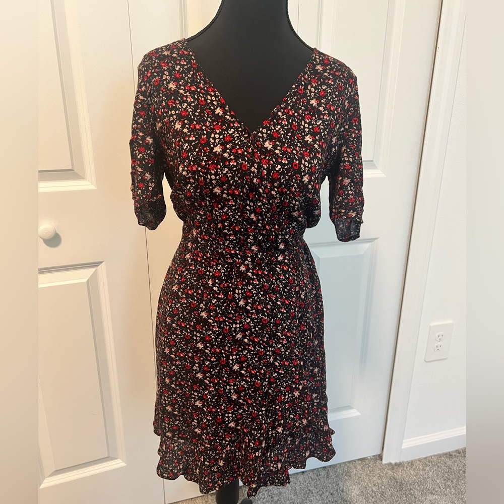 Lucky Brand Black Red Floral Faux Wrap Dress Size M Lined Midi